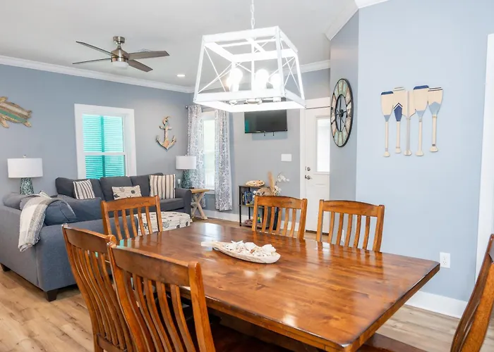 Cottage Beach House Steps From Beach 3 Bedroom 2 Bath