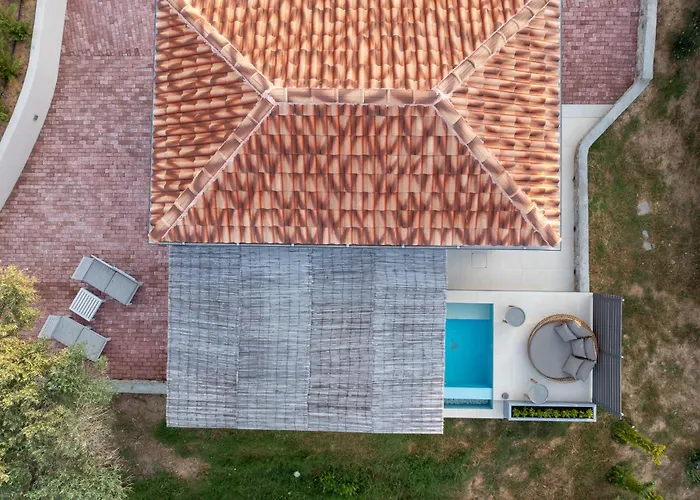 Stone Build Suite With Private Pool
