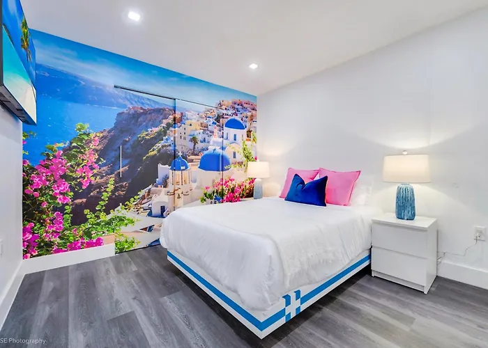 The Grand World Mansion -Htd Pool, Game Room, 9 Bed Rooms, Mini Golf, Bbq, Baby Items
