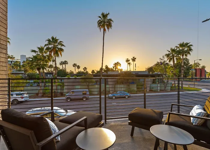 Perfect Friends Escape In Old Town Scottsdale With Resort Pool Access And Roof Deck!