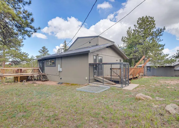 Cozy Red Feather Lakes Retreat W/ Deck & Yard