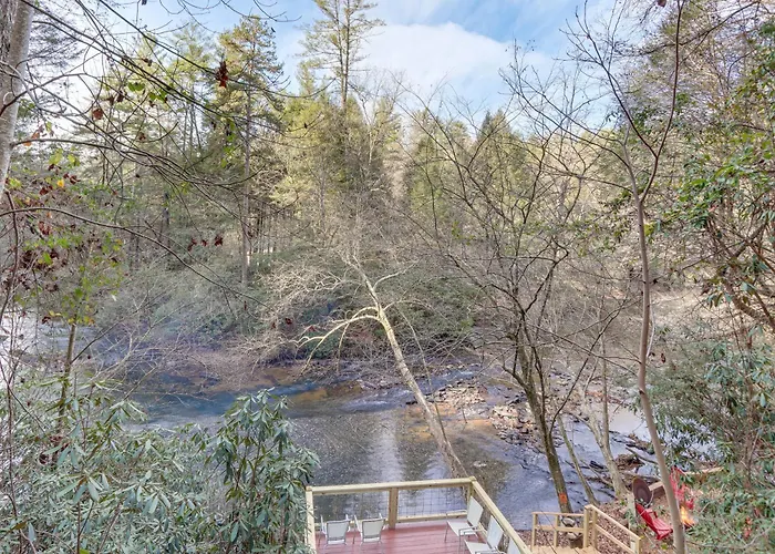 Waterfront Cabin W/ Beautiful River View & Hot Tub