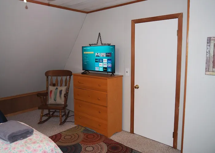 The Cub Hill Chalet - Private Lakefront With Spa!