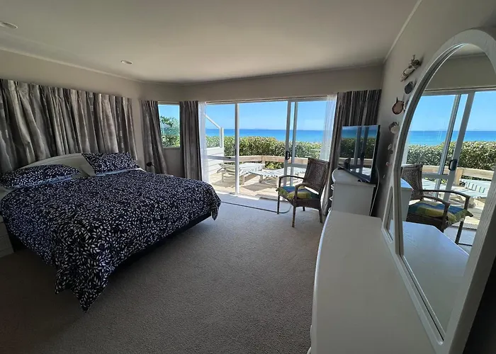 Matarangi Beachfront - Matarangi Holiday Home