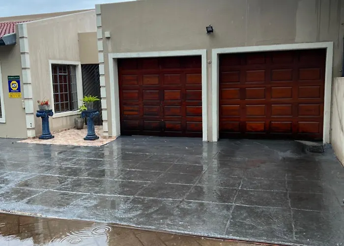17 Byvanger Luxury Home Deluxe Queen Suite Room 1