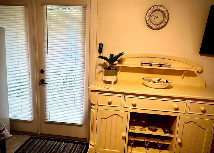 ~ Cozy In-Law Apartment Close To Siesta Key ~