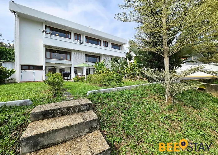 Bangsar Three Storey Luxury Landed House 19Pax