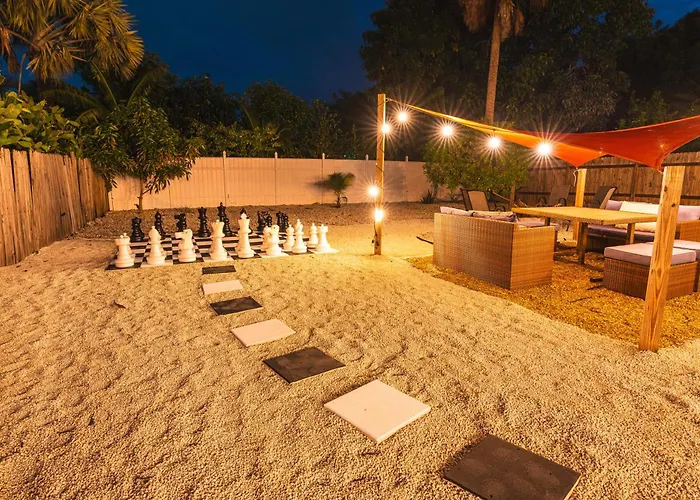 Golfers Paradise 4-Hole Putt-Putt, Mega Chess With Huge Backyard, Hammock