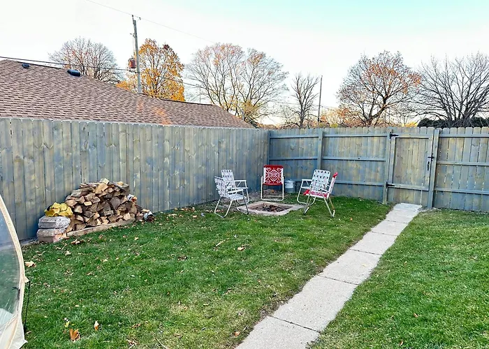Cozy Home Near All Milwaukee Attractions