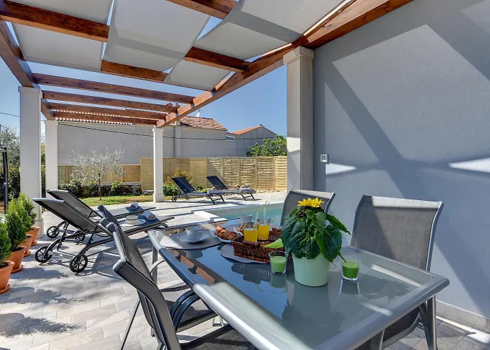Villa Mit Privatem Pool, Wlan, Klima, Sonnenterrasse Und Grill