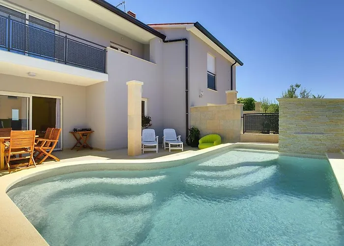 Strandnahe Villa Mit Privatem Pool, Wlan, Terrasse, Grill