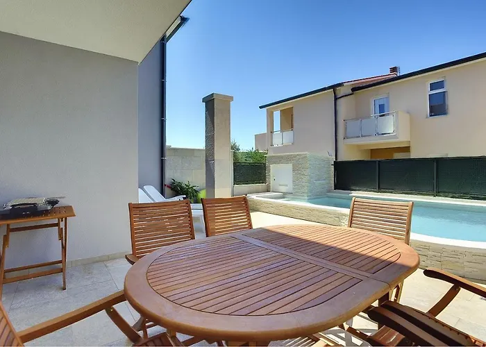 Strandnahe Villa Mit Privatem Pool, Wlan, Terrasse, Grill