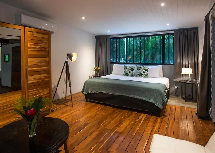 The Jungle Loft, 7 Min Walk To Guiones Beach + Jacuzzi