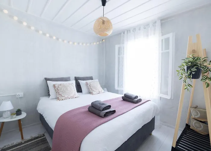 Theros Cottage - Garden & Sea Breeze