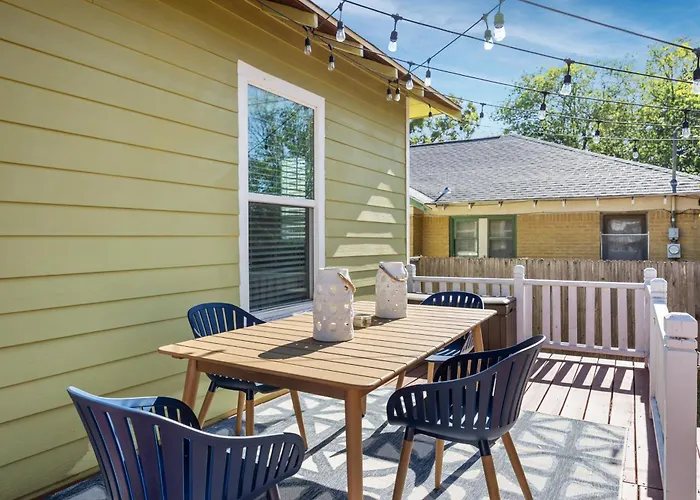 Charming Craftsman Close By Bishop Arts & Downtown