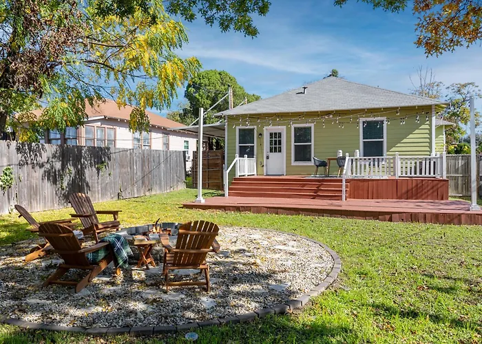 Charming Craftsman Close By Bishop Arts & Downtown