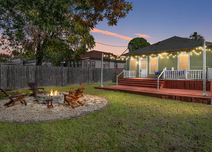 Charming Craftsman Close By Bishop Arts & Downtown
