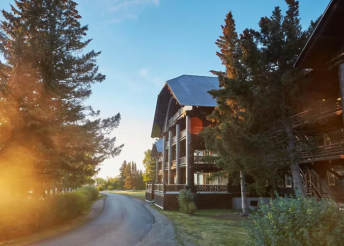 Glacier Park Lodge