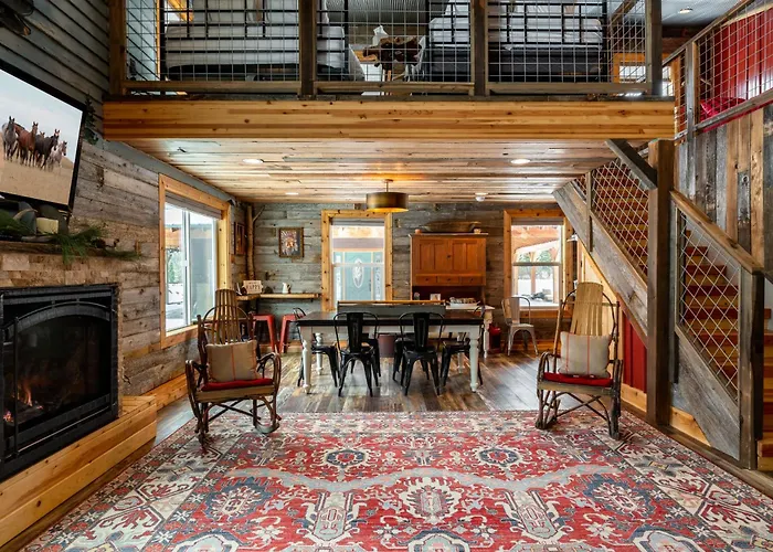 7 Min To Yellowstone | Sleeps 7 Open Loft Room The Bunk House