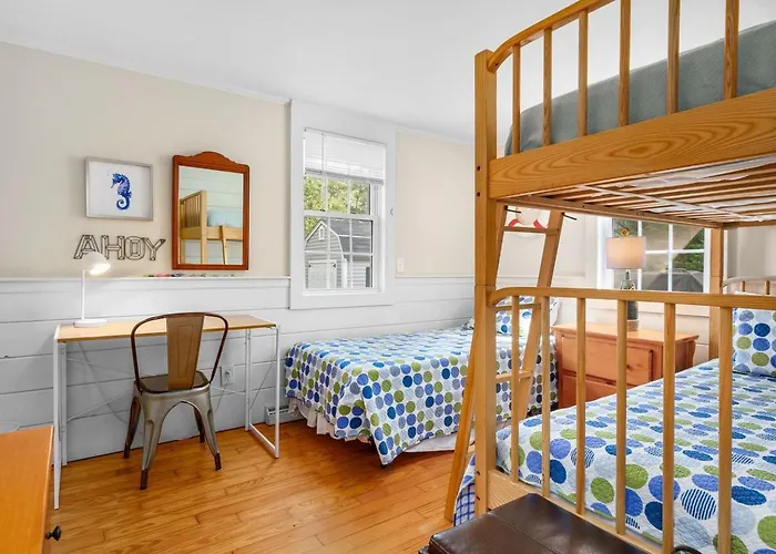 The Lobsta House: Your Cape Cod Hideaway
