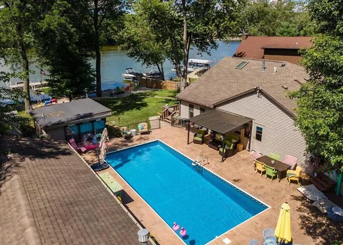 Boat Dock & Backyard: 'Rock River Retreat'