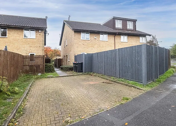 Mk 2-Bedroom Contractor'S Gem, 5 Beds, Sleeps 6, Free Parking