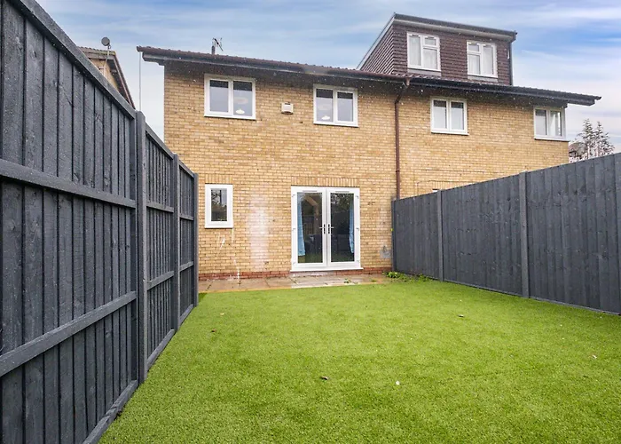 Mk 2-Bedroom Contractor'S Gem, 5 Beds, Sleeps 6, Free Parking