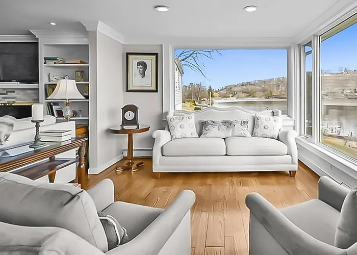 Candlewood Lake House