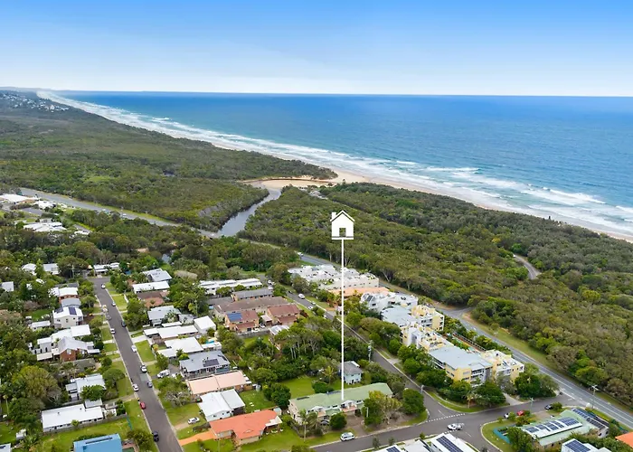 Coolum Beach - Courtyard - Walk To Beach - Sleep 8
