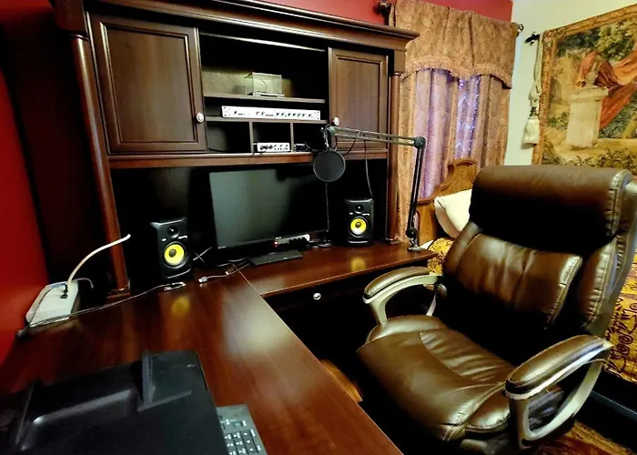 The Sovereign Suite - Cozy And Convenient With Home Theater