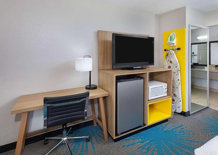 Days Inn By Wyndham Savannah