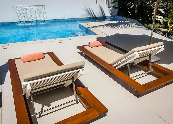 Tropical Contemporary Suites