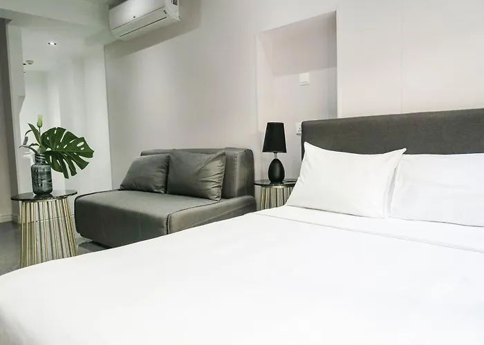 Deluxe Studio & Suite By Rr
