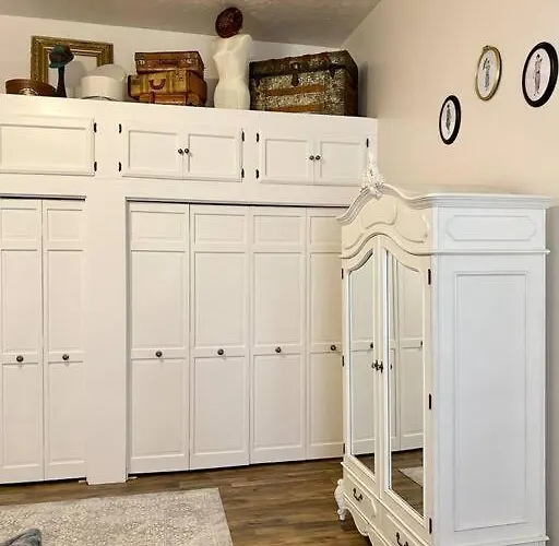 The Shopkeeper'S Cottage ~ Chic!