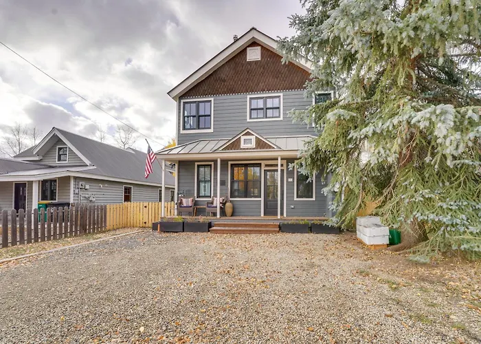 Inviting & Renovated Home In Crested Butte!