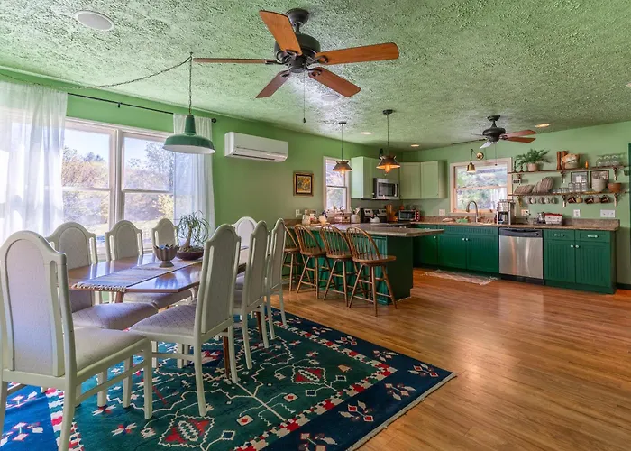 Private Creekside Home With Deck And Fire Pit, Near Sparta