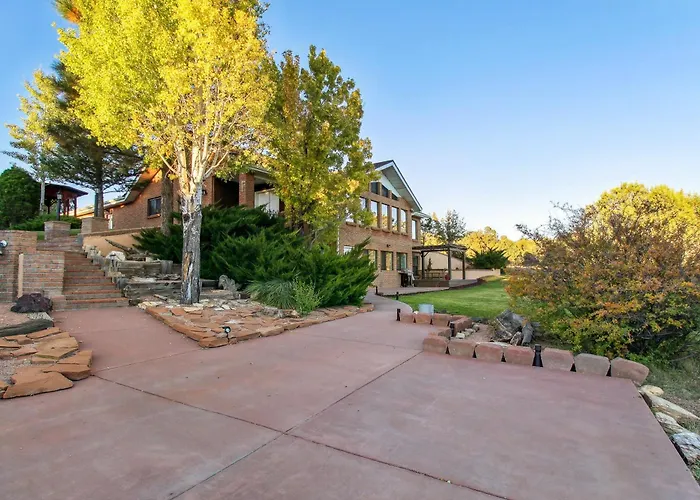 Patio, Grill & Fire Pit: Show Low Escape!