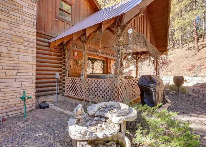 Bayfield Cabin W/ Game Room & Private Hot Tub!
