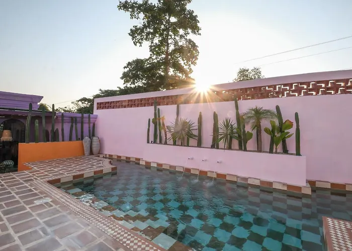 El Barrio Boutique Hotel & Bar