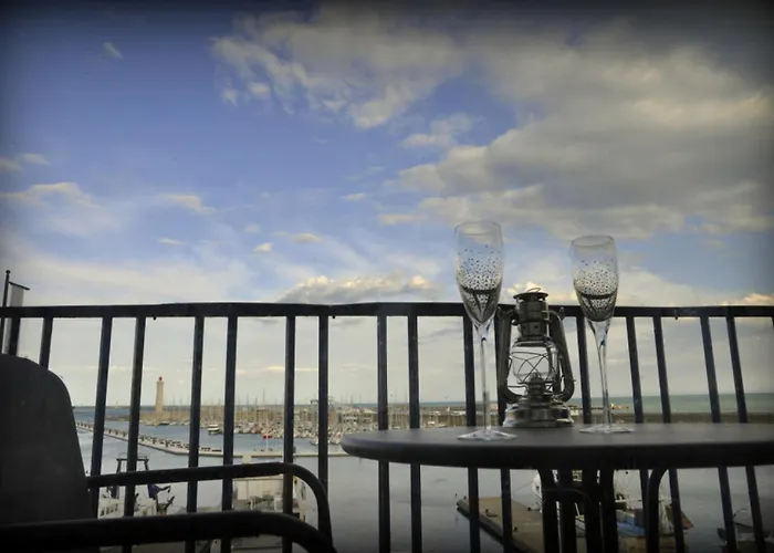 "Luigi" Balcon Sur La Mer Et Le Port De Sete
