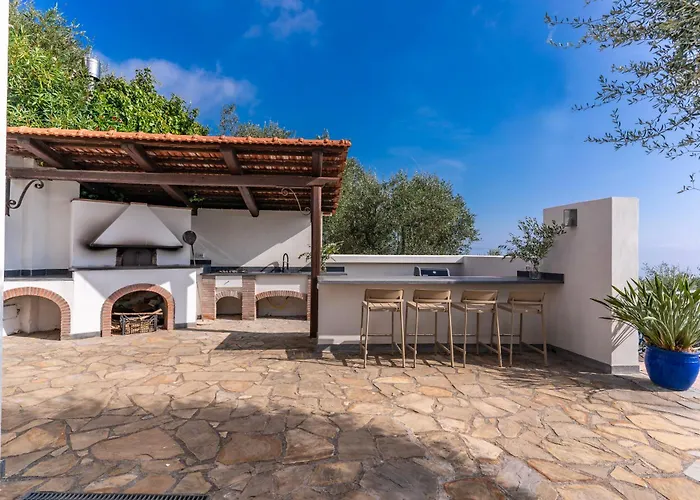 Villa Chez Pie Panoramic Views Pool And Guest Services