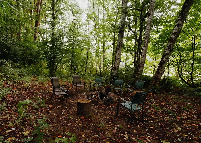 Riverside Retreat On Skagit River