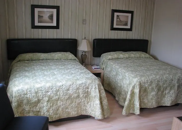 Macneil'S Motel