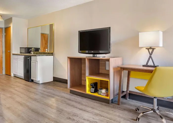 Days Inn & Suites By Wyndham Rocky Mount Golden East