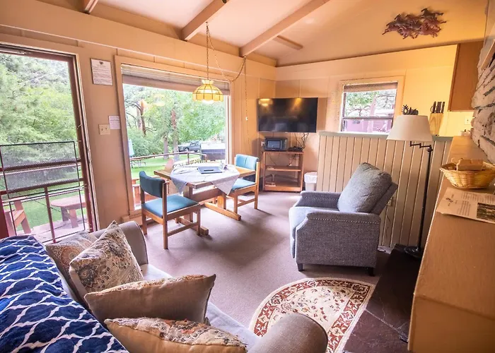 Castle Mountain Lodge