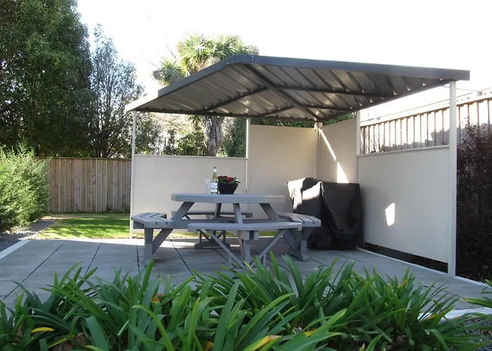 Airport Palms Motel