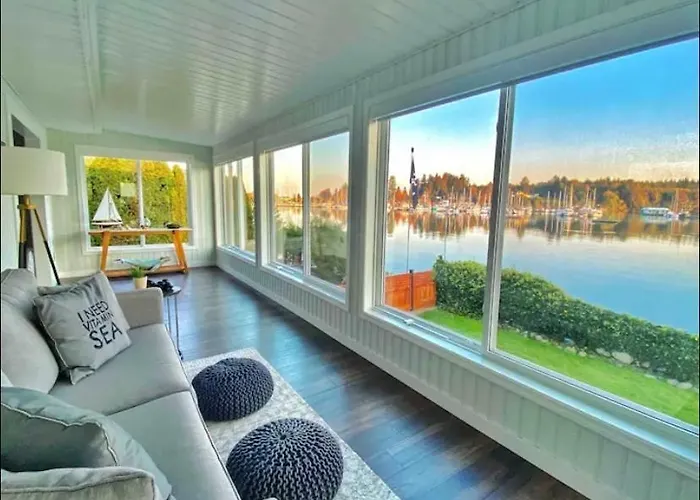The Beach House At Deep Bay
