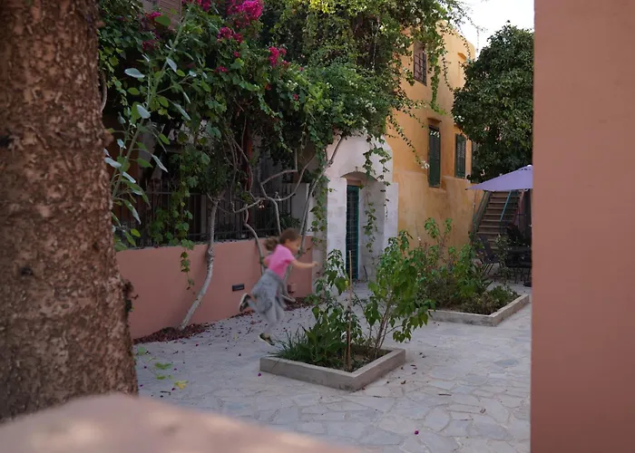 Lindas Convent Garden Home 2