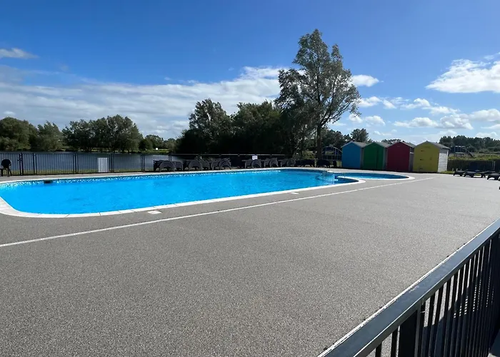 Puddleducks, Dog Friendly Hot Tub Lodge