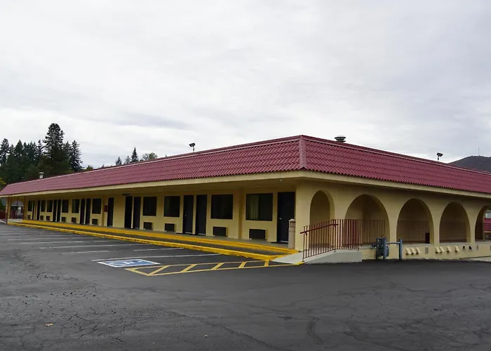 Timberland Inn & Suites